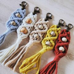 マクラメキーホルダー制作中！